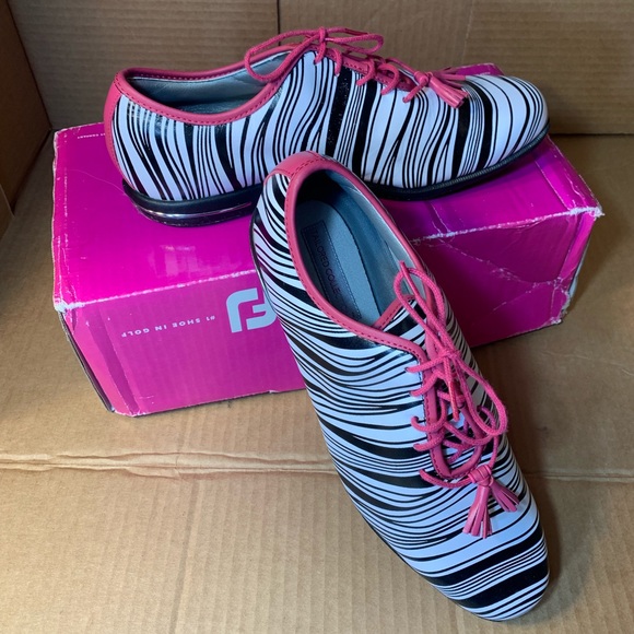 FootJoy Shoes - Footjoy Classic edition woman’s golf shoes size 9